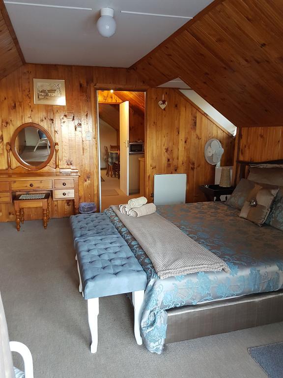 Guesthouse 80 On Main Найсне Экстерьер фото